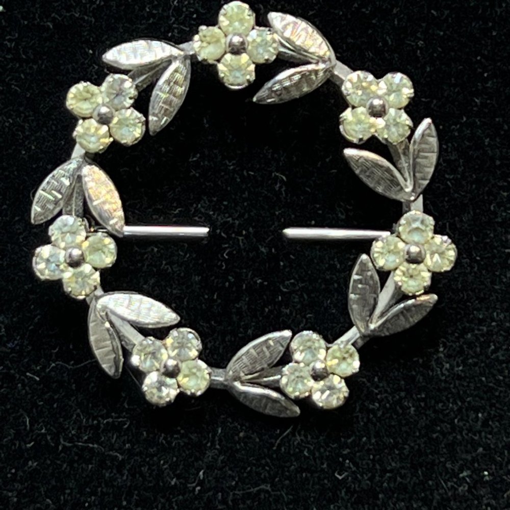 Vintage Kremnetz Silver Tone And Rhinestone Wreath Brooch Signed (4008)